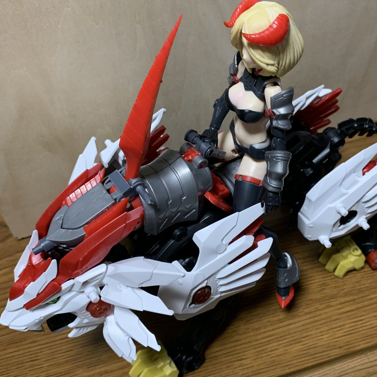 smoky34jp's tweet photo. 完成品が少ないですが改造で美少女プラモとメカを組み合わせるのが好きですw https://t.co/yqW2KYSjcd