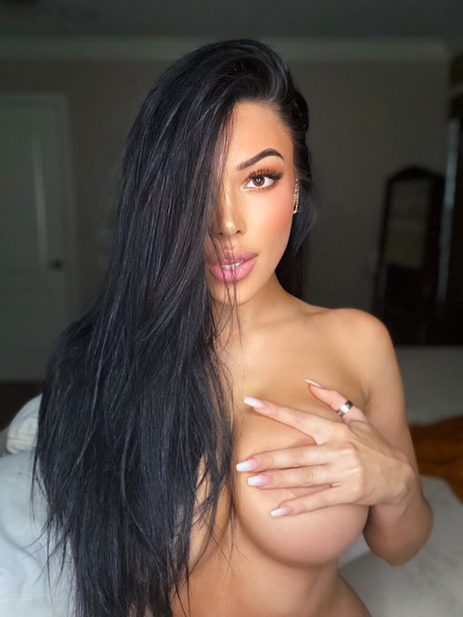 Can't decide on what to wear for the @machinegunkelly concert tonight!How does this outfit look?😉 https://t<a class="tags" target="_blank" title="On Twitter" href="/?out=eyJ0eXAiOiJKV1QiLCJhbGciOiJIUzUxMiJ9.eyJpYXQiOjE3MjQ2NzkzMDAsImlzcyI6InR3cG9ybnN0YXJzLmNvbSIsIm5iZiI6MTcyNDY3OTMwMCwiZXhwIjoxNzU2MjE1MzAwLCJyZWRpcmVjdF91cmwiOiJodHRwczovL3R3aXR0ZXIuY29tL21hY2hpbmVndW5rZWxseSJ9.6g6ItWxWgLfrFwtfze-GYIw7F4CknupVSaKHYjGfYJd5HUeM_n2kKo605TwOezNaS25kpn--zRa_m2aU2t9s0Q">@machinegunkelly</a>