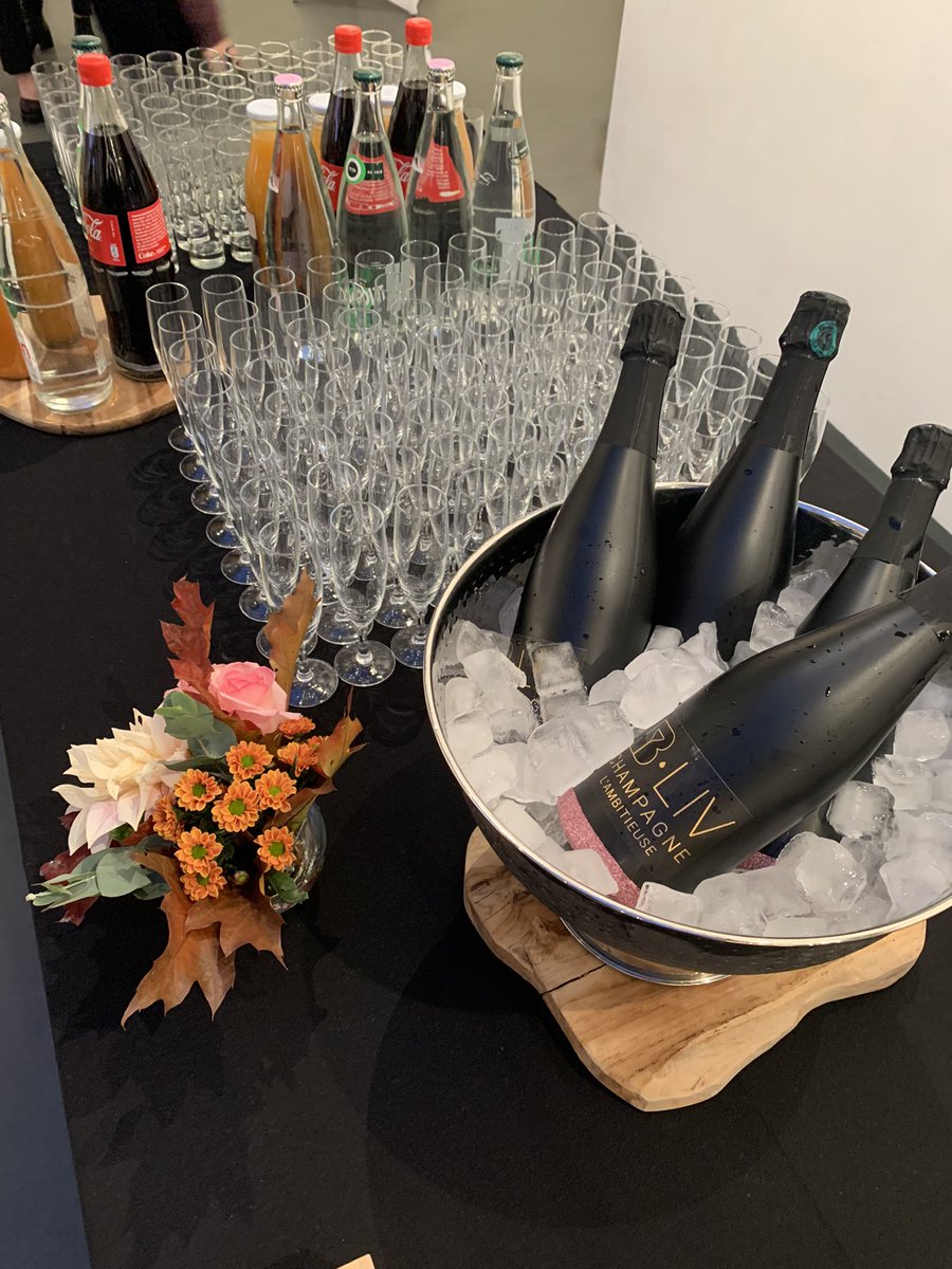 Nad_Alves's tweet photo. 🎉 C’est partiiiiiiiii pour les 10 ans de l’École Supérieure du Parfum !!! 

#HappyBDay #10ansParfum #ADEducation https://t.co/p5DmQ8ng6T