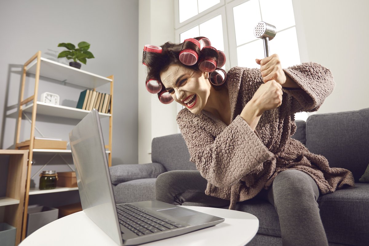 Cyberbullying – it doesn’t only apply to kids and teens: 40% of adults in the US have personally experienced it at some point in their lifetime. It is good to know what to do if it happens to you and how to prevent it.
blur.live/en/blog/how-to…
#onlinesecurity  #cyberbullying #blur