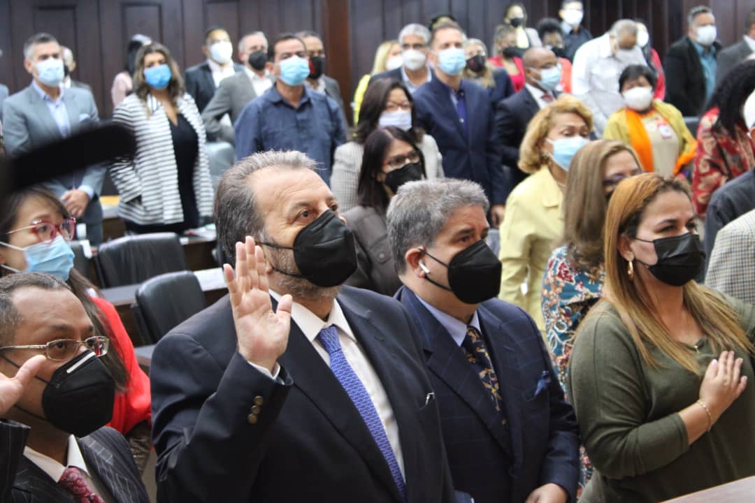 cambiemosmc1's tweet photo. #21Oct En Sesión Especial de la Asamblea Nacional nuestro Secretario General Dip @TimoteoZambrano fue designado y juramentado como Presidente de la Comisión Parlamentaria Binacional para Fortalecer los lazos entre la República de Colombia y la República Bolivariana de Venezuela https://t.co/NuZwOaeDNd