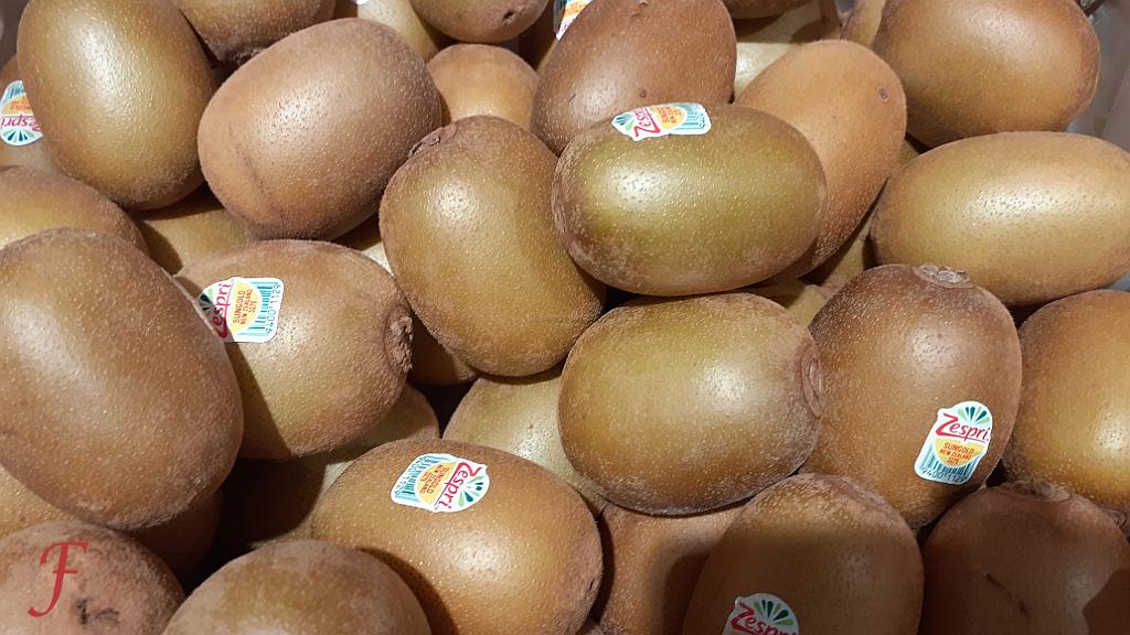 femoree1's tweet photo. Kiwis (21-10-2021)
#Kiwi #Kiwifarms  #APictureADay #PictureOfTheDay #hoogvliet  #KiwiWeather https://t.co/5pN0RER8zP