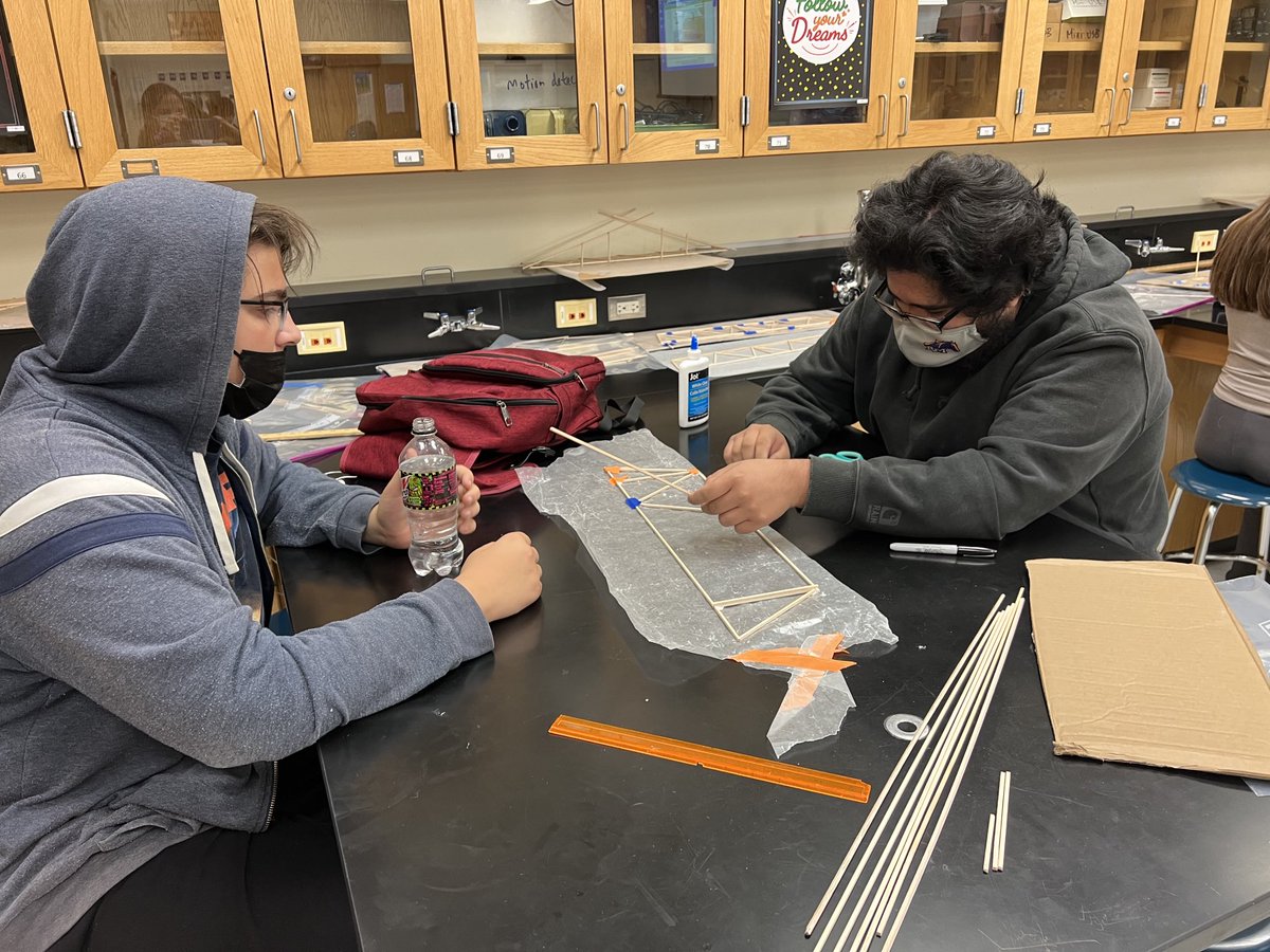 ThorburnScience's tweet photo. Engineering skills at work! ⁦@RMHSMUSTANGS⁩ ⁦@District214⁩ https://t.co/gvbSQIJ63P
