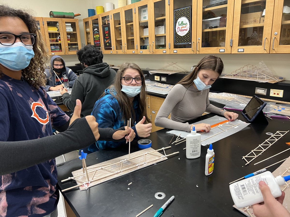 ThorburnScience's tweet photo. Engineering skills at work! ⁦@RMHSMUSTANGS⁩ ⁦@District214⁩ https://t.co/gvbSQIJ63P