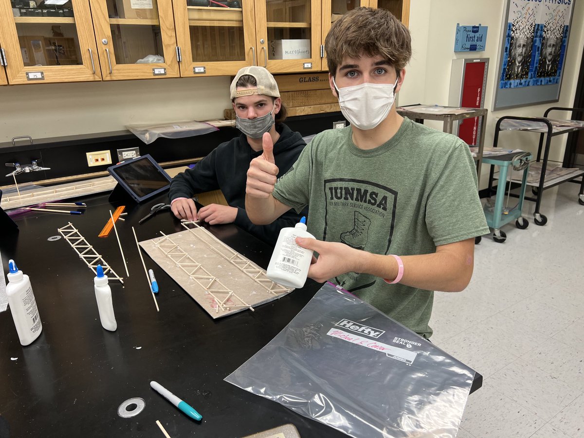 ThorburnScience's tweet photo. Engineering skills at work! ⁦@RMHSMUSTANGS⁩ ⁦@District214⁩ https://t.co/gvbSQIJ63P