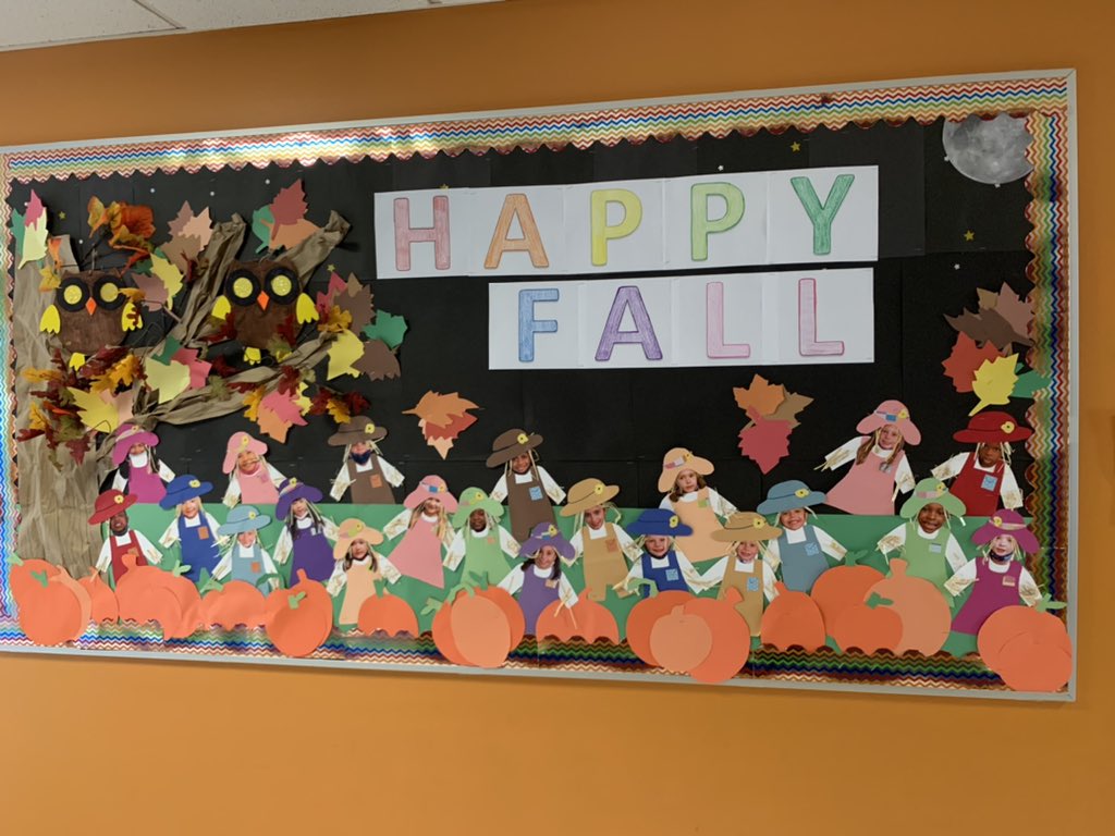 MrsHarringtonEE's tweet photo. Happy Fall!! Thank you mom for making us this adorable bulletin board!!🥰 https://t.co/1PJhN0xlc8