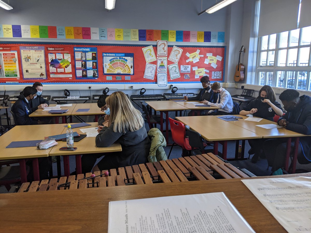 MusicHolyrood's tweet photo. Putting my @Coop_Learn training into practice with 5E2 today! @HolyroodTeachi1 #OneStayOneStray #ListeningRevision #AspireBelieveCommunicate https://t.co/Ad1HpMMVMP