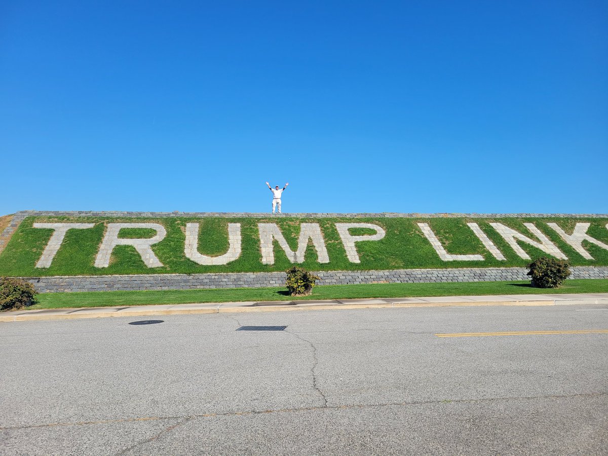 deho44's tweet photo. There's  a little chatter  going on about this sign #stilllooksgood https://t.co/O9TL5NuDC3