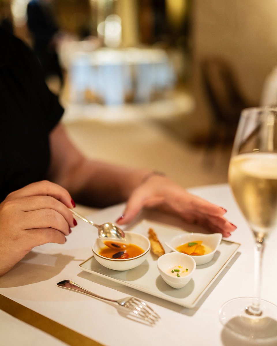Impressions ou Vagabondages ? 🍂

4 ou 5 services salés, fromages de chèvre de notre région, dessert surprise🍴

Réservez votre séjour gastronomique au 02 54 94 15 15 📞

#gastronomie #michelin #sologne #relaischateaux #lesgrandestablesdumonde