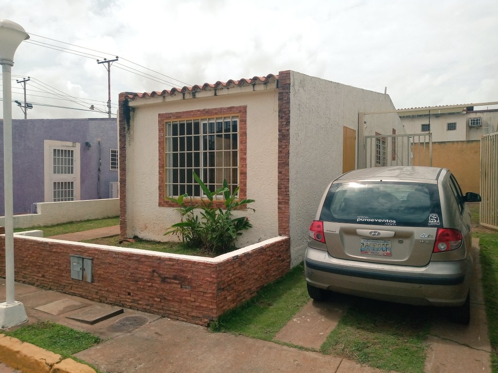 CARLOSCORTESK's tweet photo. Por favor 🙏 echame una mano dándole RT para poder vender está casa en Ciudad Guayana
Urb Villa Betania
Conjunto cerrado Las Quintas
3 habitaciones
2 baños
Estacionamiento para 3 carros
Aire central de 5 ton
Lavadora
Nevera
Cocina empotrada

Terreno
164mts2

Construcción
71mts2 https://t.co/GIPx7l4sA1