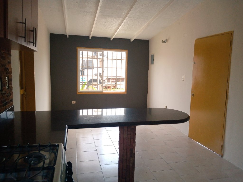 CARLOSCORTESK's tweet photo. Por favor 🙏 echame una mano dándole RT para poder vender está casa en Ciudad Guayana
Urb Villa Betania
Conjunto cerrado Las Quintas
3 habitaciones
2 baños
Estacionamiento para 3 carros
Aire central de 5 ton
Lavadora
Nevera
Cocina empotrada

Terreno
164mts2

Construcción
71mts2 https://t.co/GIPx7l4sA1