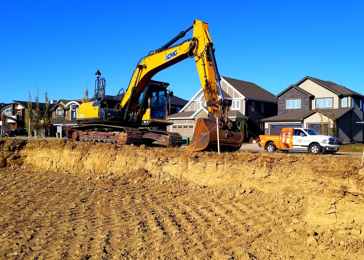 eapuoc's tweet photo. In beautiful @StonyPlainAB, the ground is being expertly disturbed in the ongoing mission to develop family-friendly communities! 👍 #ClickBeforeYouDig #DigSafe #WheresTheLine #UtilitySafety #homeowners #SafetyFirst https://t.co/4JhRKNzfwy
