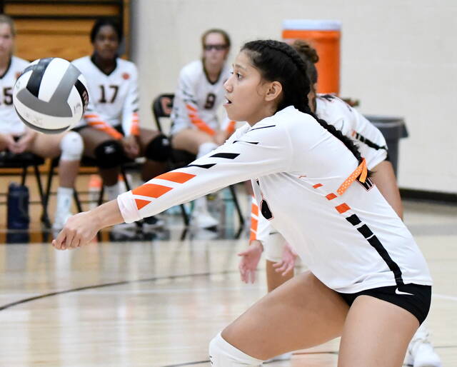 Banesa Morales, Senior, OH 
🏐2nd Team All SBAAC🏐

Banesa is a 6-rotation player who logged some solid stats this year!  She tallied 62 kills, 29 assists, 34 service aces, 7 blocks, and 174 digs to close out her senior season. Congratulations, Banesa!