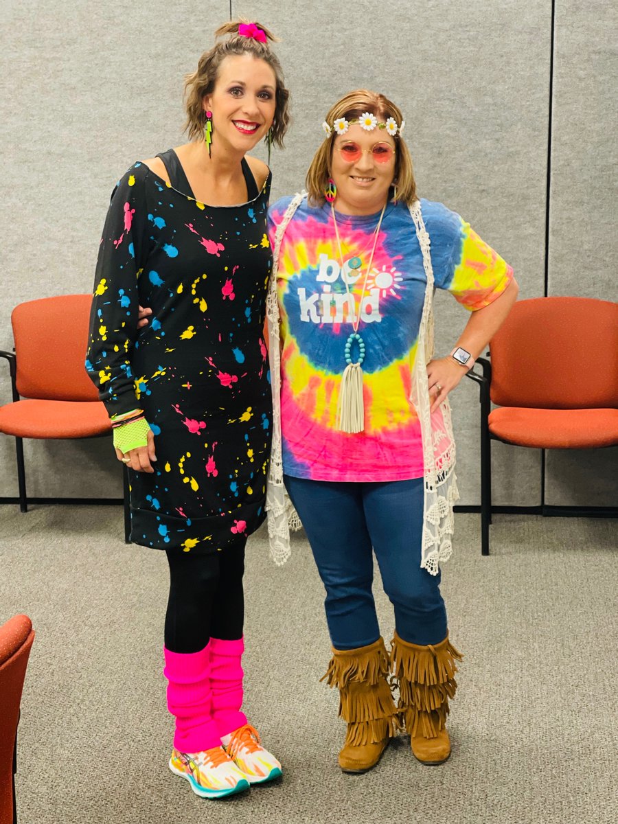 ☮️🗲Challenger Principal Mrs. Morris and Silverlake Principal Mrs. VanLoenen dressed up as their favorite decades to celebrate Dawson High Shool's #HomeComing2021! #WeArePassionate #WeArePearlandISD ☮️🗲
