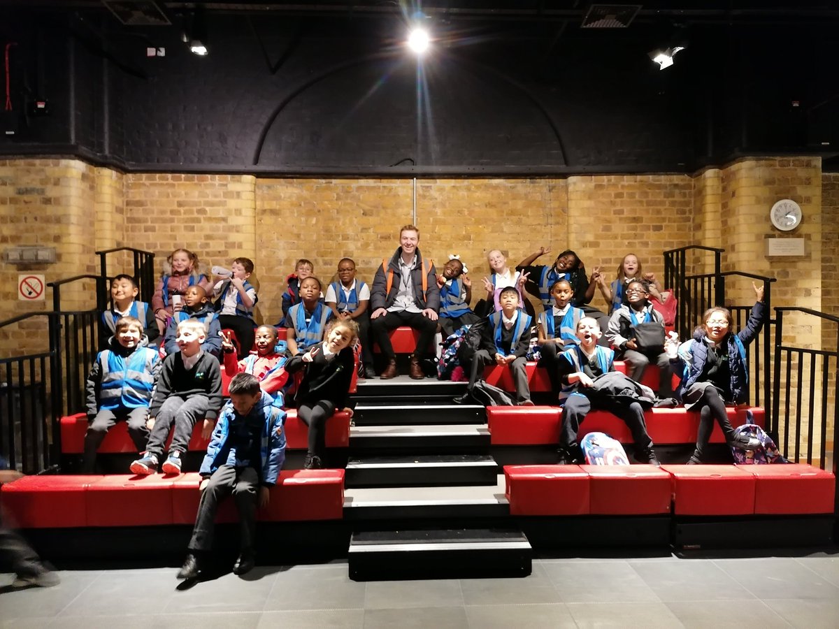 Chestnut loved their trip to <a href="/NHM_London/">Natural History Museum</a> today!! <a href="/WoodhillGeog/">Woodhill Geography</a> @HistoryWoodhill <a href="/WoodhillSch/">Woodhill Primary School</a>