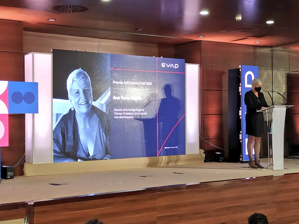 <a href="/anasuriamateu/">@Q™️</a>, Premio Asociada EVAP 2021, "Yo personalmente creo que soy mejor persona y empresaria gracias a EVAP" #PremiosEVAP