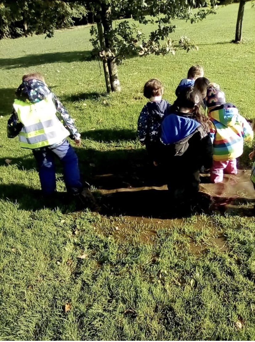 LittleNurseries's tweet photo. Is there anything better than feeding the ducks and jumping in huge puddles on a sunny autumn day! 😍😍  #EYFS #outdoors #outdoorlearning https://t.co/RnVdOhEkNJ
