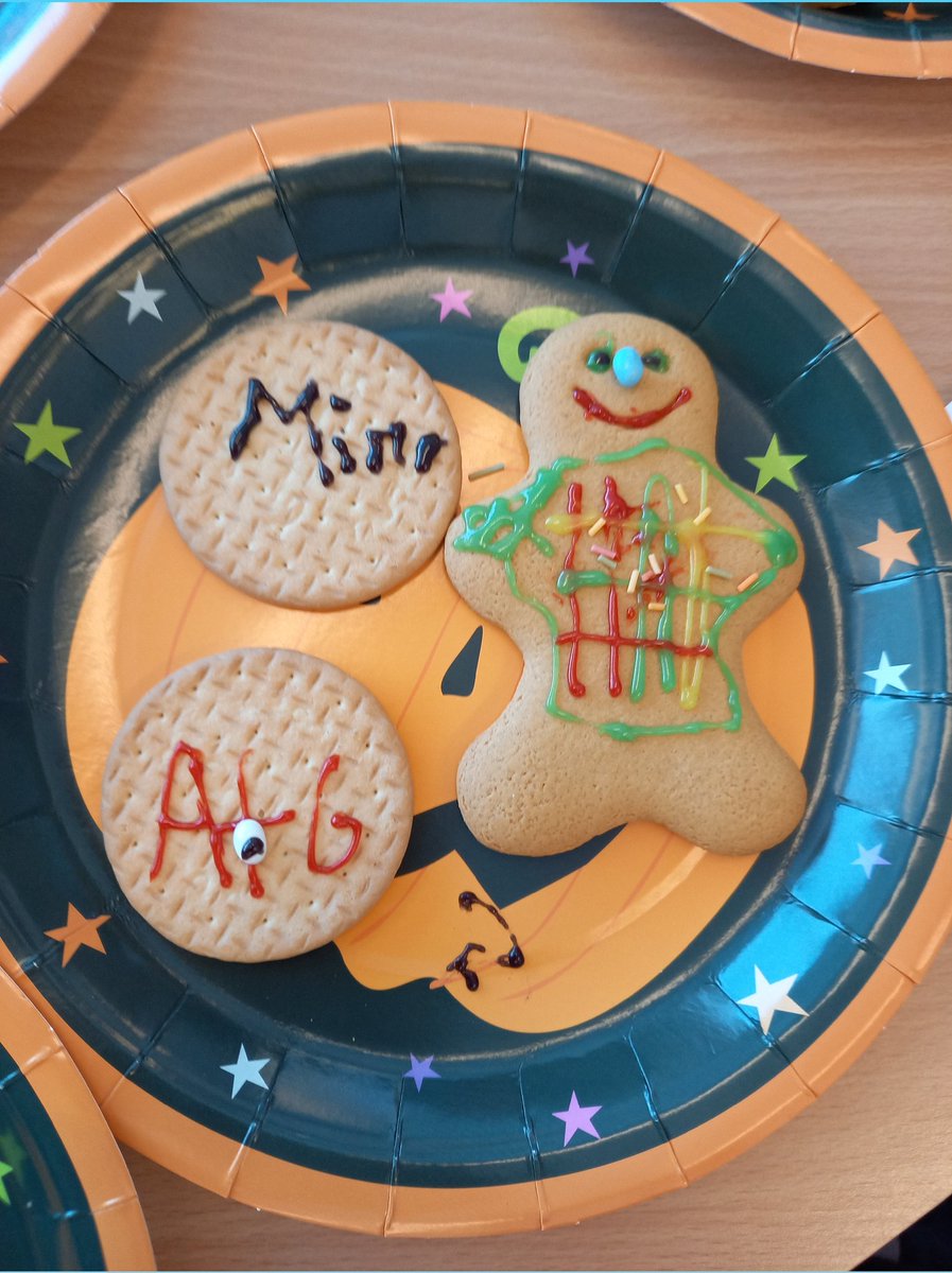 DGS_SEND's tweet photo. Miss Tilling &amp; Mrs Heapy had a lovely time decorating biscuits with Abbie and Poppy in Y7 today. They tasted good too! P then showed us some of her scary makeup plans! #CreativeSkills #HalloweenTreats https://t.co/LEnIVxL6sT