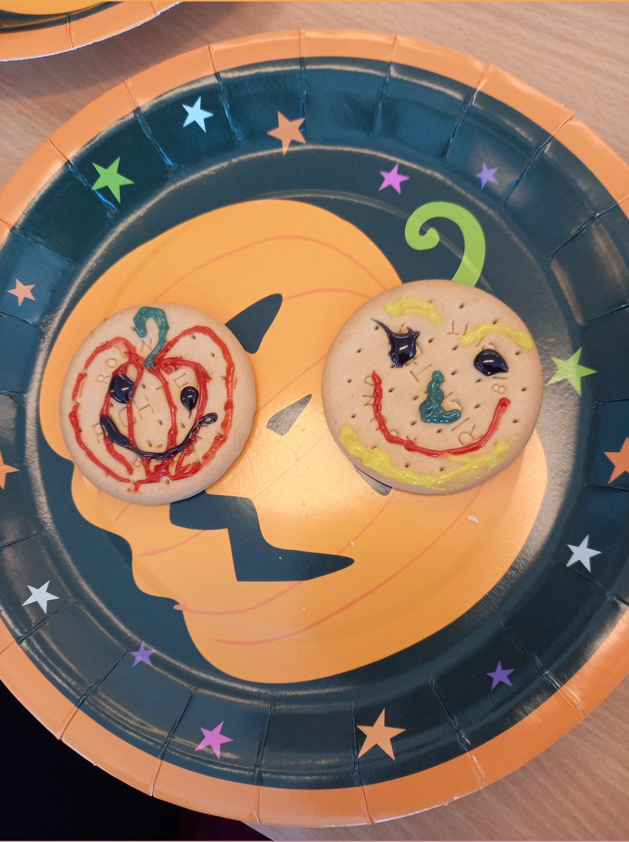 DGS_SEND's tweet photo. Miss Tilling &amp; Mrs Heapy had a lovely time decorating biscuits with Abbie and Poppy in Y7 today. They tasted good too! P then showed us some of her scary makeup plans! #CreativeSkills #HalloweenTreats https://t.co/LEnIVxL6sT