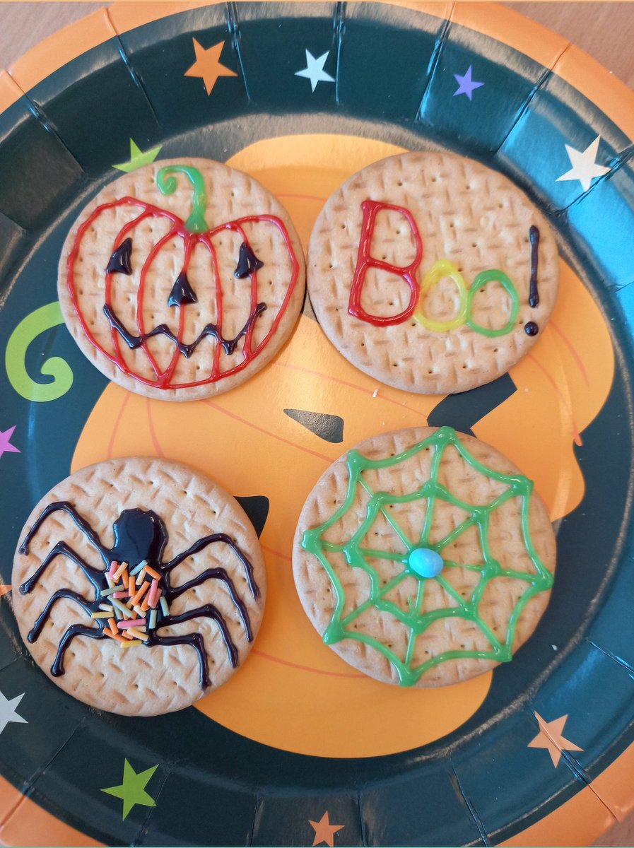 DGS_SEND's tweet photo. Miss Tilling &amp; Mrs Heapy had a lovely time decorating biscuits with Abbie and Poppy in Y7 today. They tasted good too! P then showed us some of her scary makeup plans! #CreativeSkills #HalloweenTreats https://t.co/LEnIVxL6sT