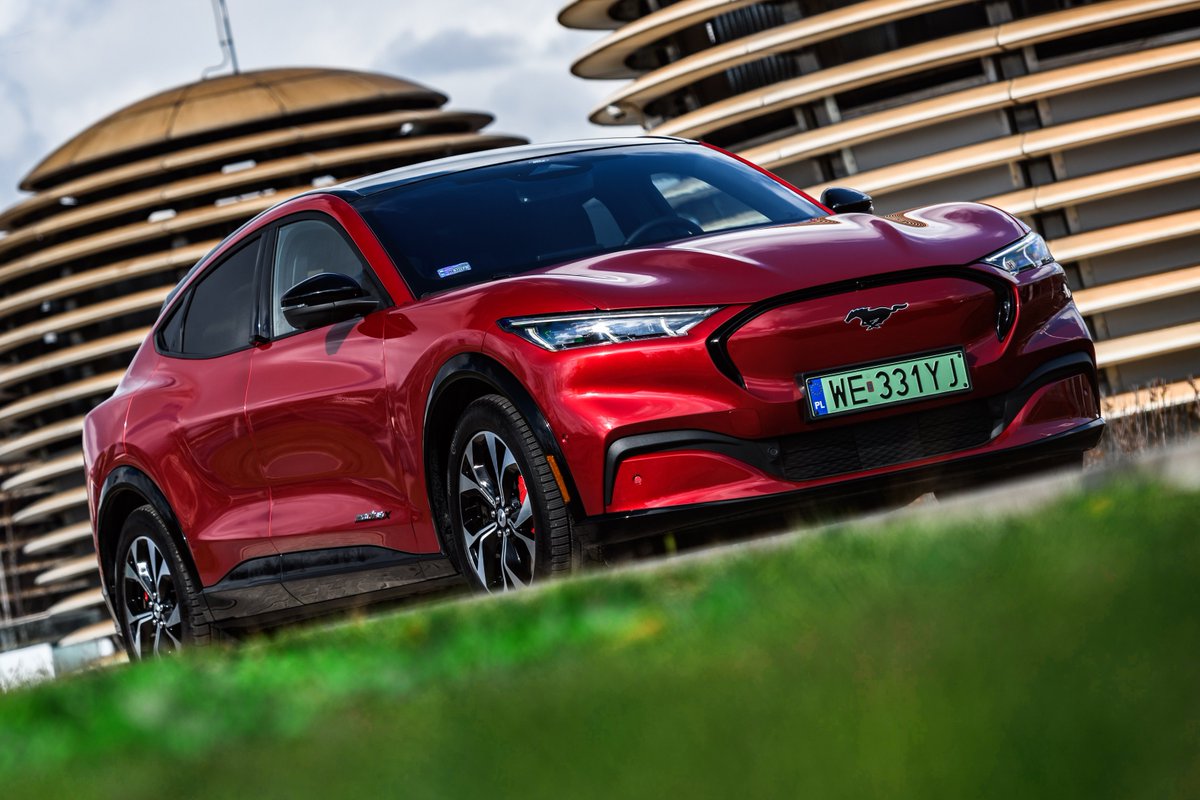 FordPolska's tweet photo. 👉#GoElectric⚡️ #FordPerformace🏁
▫️ Który napęd wybierasz?
▫️ W pełni elektryczny czy mocne V8?🧐
Mamy oba!💪
Dzień dobry! Udanego piątku!😊
Dowiedz się więcej o modelach👇
▪️ Mustang Mach-E👉https://t.co/Gf666TRsLy
▪️ Mustang👉https://t.co/LiN5eLFzdE https://t.co/QDoaVKsOQu