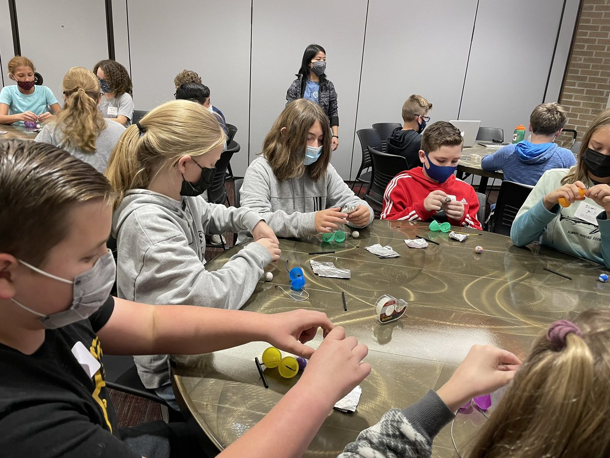 lswanson79's tweet photo. Thanks @ean_neb for a great day! @bpsHAL1 sixth graders learning engineering skills at UNL! #bpsHAL #bpsne https://t.co/rs96KskqLH