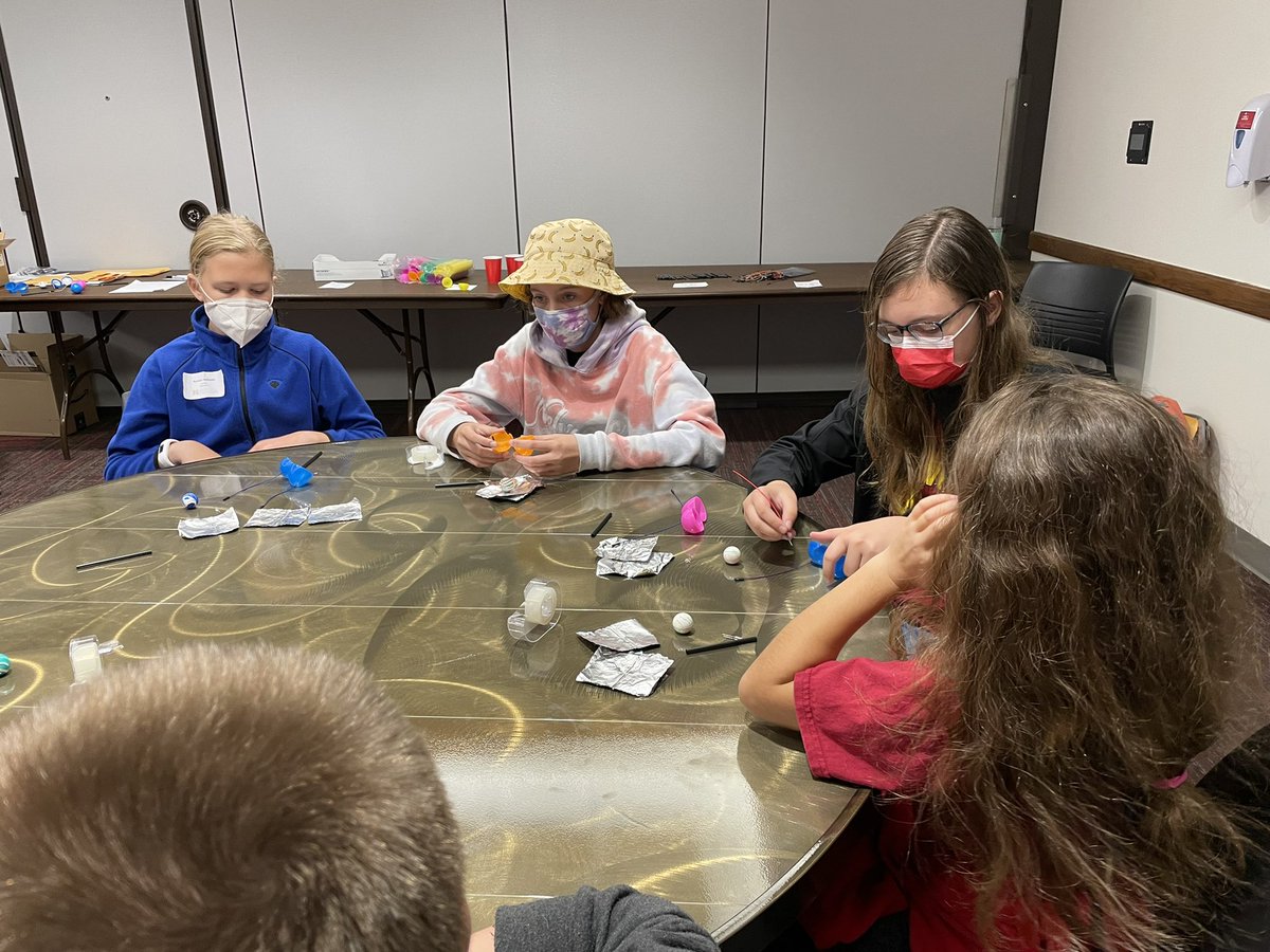 lswanson79's tweet photo. Thanks @ean_neb for a great day! @bpsHAL1 sixth graders learning engineering skills at UNL! #bpsHAL #bpsne https://t.co/rs96KskqLH
