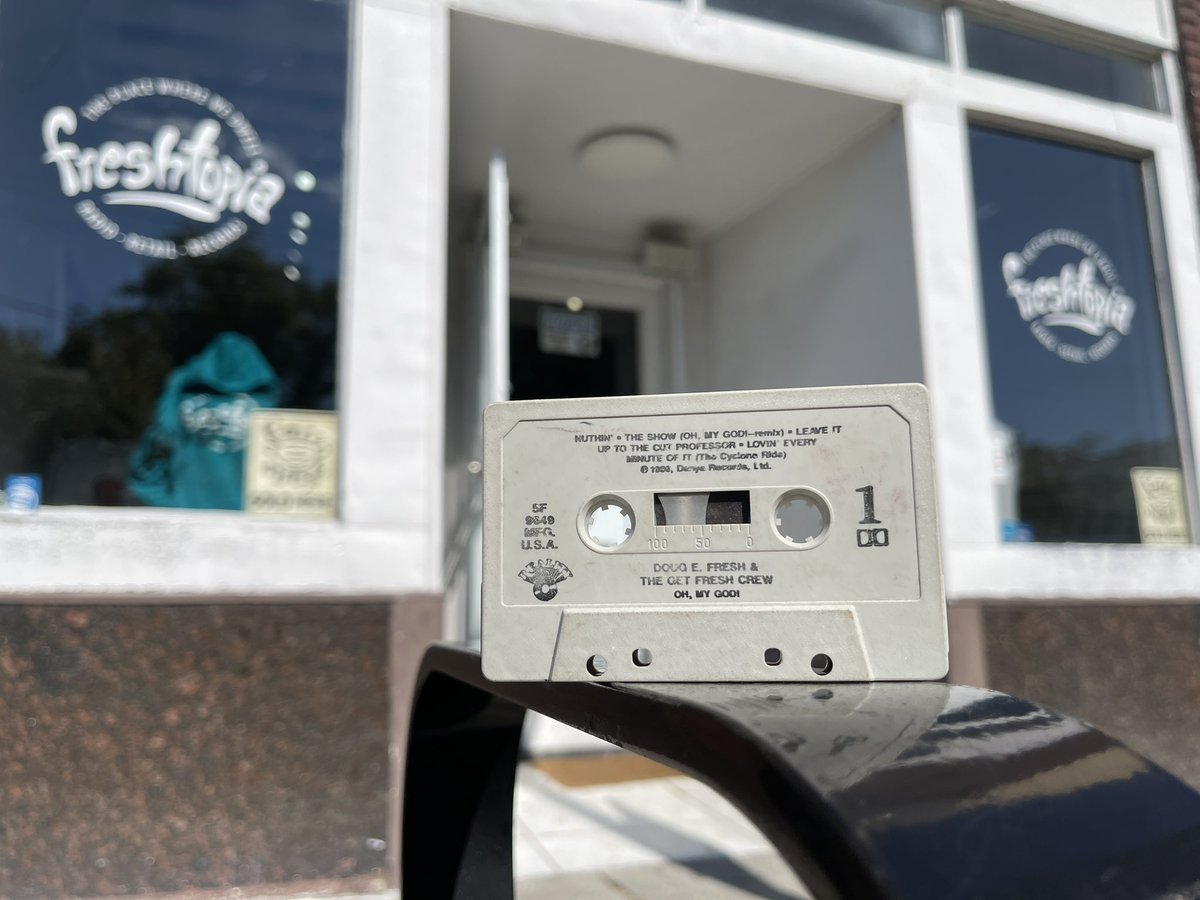 freshtopiava's tweet photo. 1986 @therealdougefresh & The Get Fresh Crew (shouts to the #freshians Stay Fresh Crew) OM MY GOD! We have a copy on #cassetteculture $10
This album has a remix of The Show! https://t.co/8r3NuvOgig