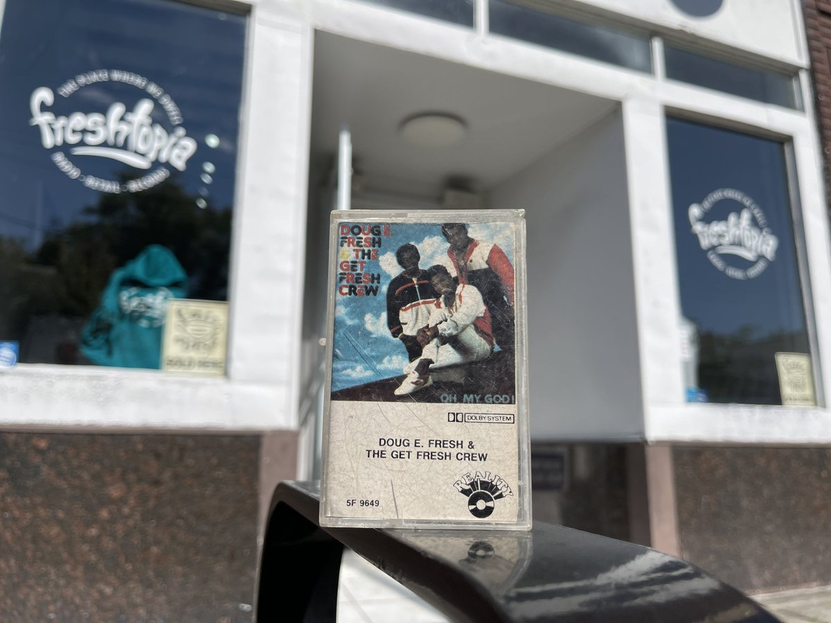 freshtopiava's tweet photo. 1986 @therealdougefresh & The Get Fresh Crew (shouts to the #freshians Stay Fresh Crew) OM MY GOD! We have a copy on #cassetteculture $10
This album has a remix of The Show! https://t.co/8r3NuvOgig