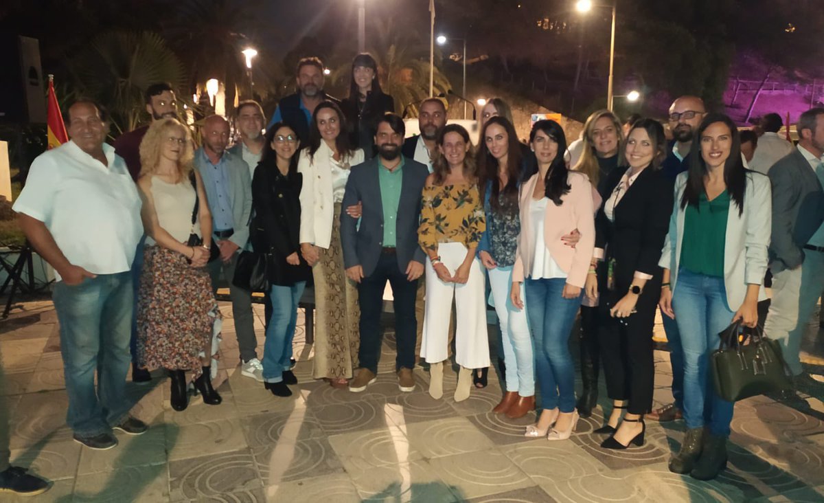 Vox_Almeria's tweet image. VOX Almería ha acudido al fabuloso acto de @Jorgebuxade en Motril. Volvemos a casa con las pilas recargadas para continuar trabajando. 💪🏼🇪🇸

¡Todo por España! ¡Solo queda VOX!