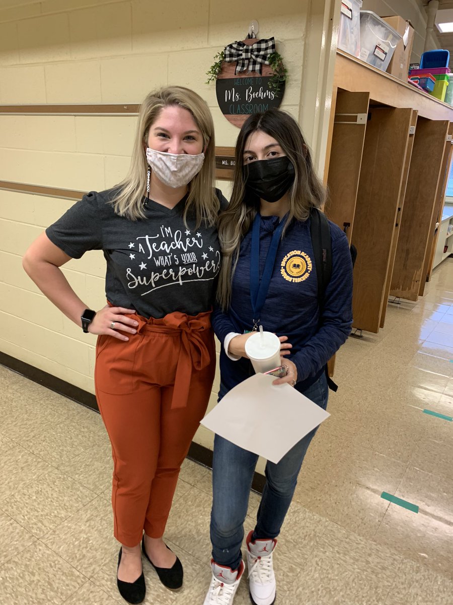 jnmaldonado's tweet photo. Best thing you can do for your community is to give back! Check out 🎉ANOTHER former #EdAcademy student, Ms. Boehm, now 🏆one of the best 3rd grade teachers @D84Pietrini! Ms. Boehm is also ✏️📚mentoring a current #leydenpride #EdAcademy student. #soproud 💙💛 https://t.co/ZkACbQY2qr