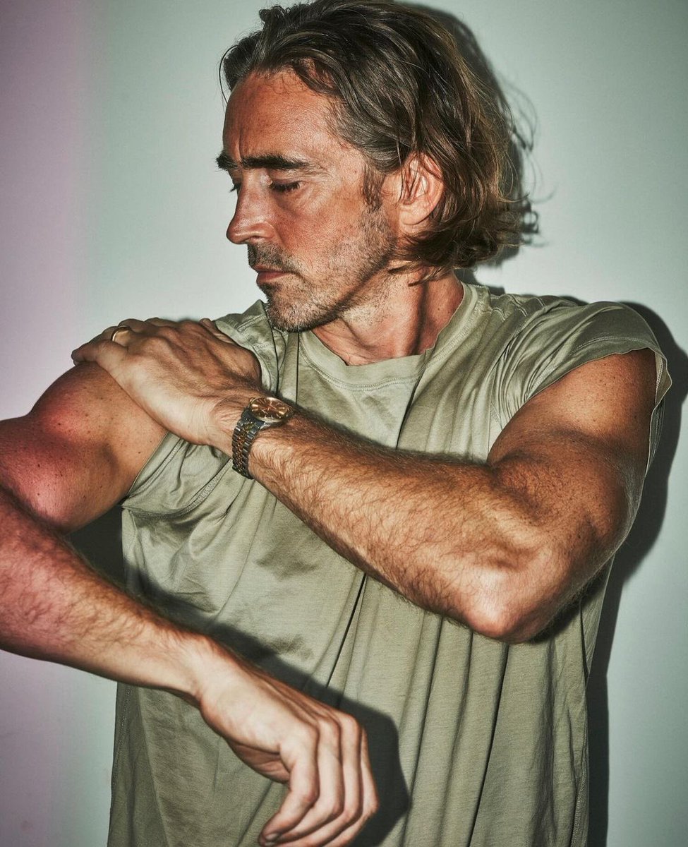 thelpfn's tweet photo. ”Who was your greatest mentor and what did they teach you?””If I’m going to single out a single person, I have to say my father. Throughout my whole life, he has always just been there, quietly guiding my thinking” 

Lee Pace answers 20 questions for @mrfeelgoodhq https://t.co/wq0HYu1rZH