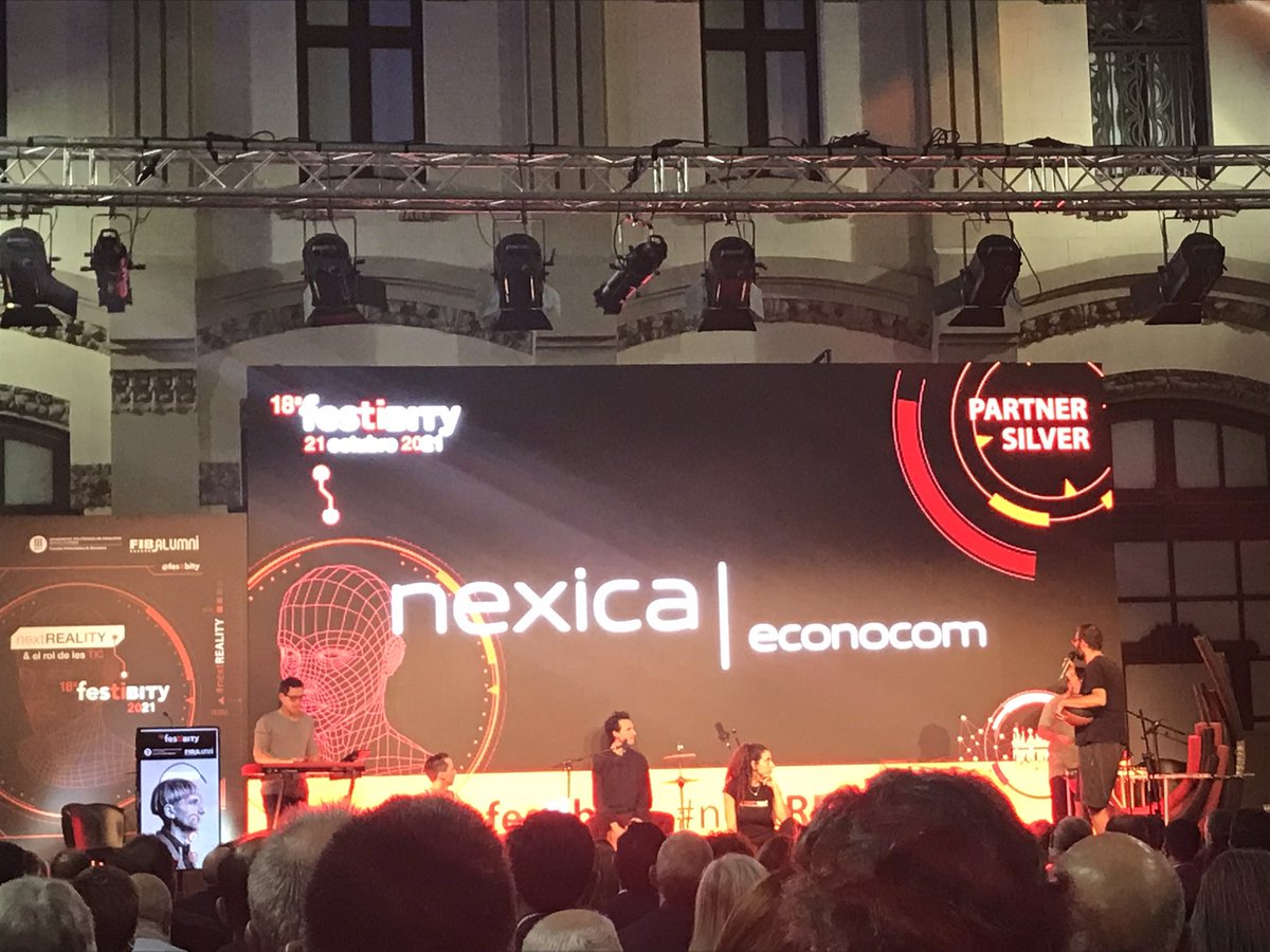 EconocomServ's tweet photo. Noche de gala en la #festibity. Gracias a @Xantallavina por su presentación y a toda la organización @fib_upc @FIBAlumni #cio #tic #nextREALITY #barcelona #thecloudexperience https://t.co/Q00nug9QSj