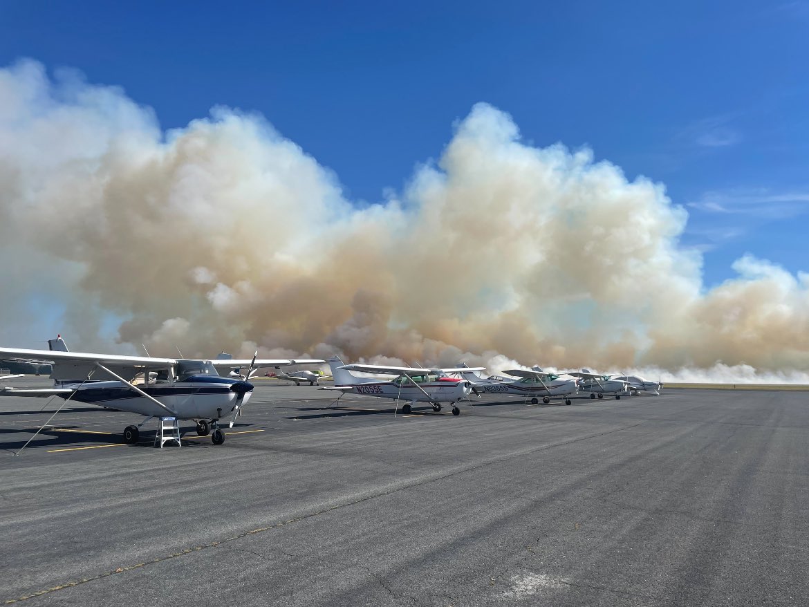 yonggewang's tweet photo. Just one minute after landing at KEQY… the runway is full of smokes https://t.co/mGLQ8jjPGe