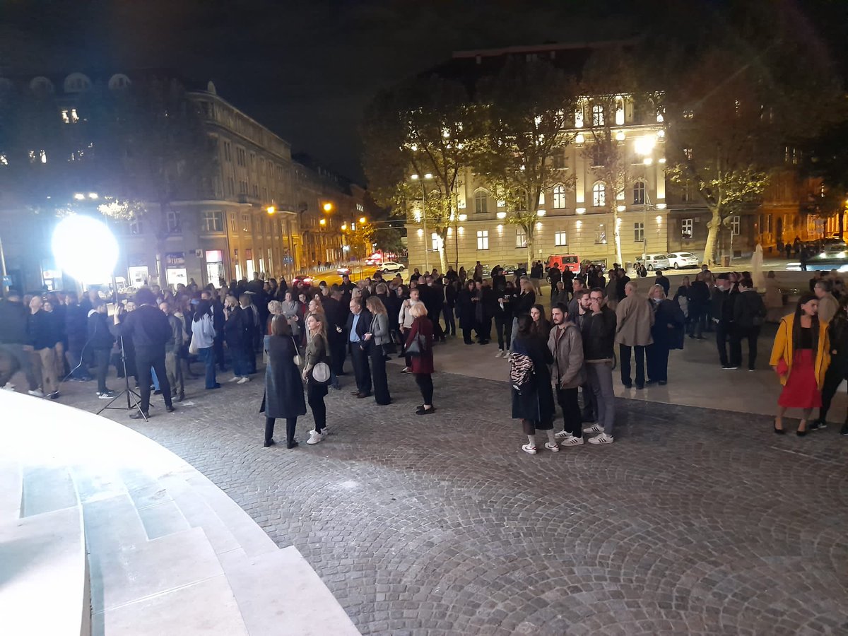 IrlEmbCroatia's tweet photo. Ambassador Dowling was one of the speakers at the opening of the Dubliners art exhibition at the Meštrović Pavilion in #Zagreb, the home of the Croatian Fine Artists.

The exhibition will remain open until early December.

🇮🇪🇭🇷👨‍🎨👩‍🎨

@GlobalIrish @PallasProjects https://t.co/DDjDs9ewu0