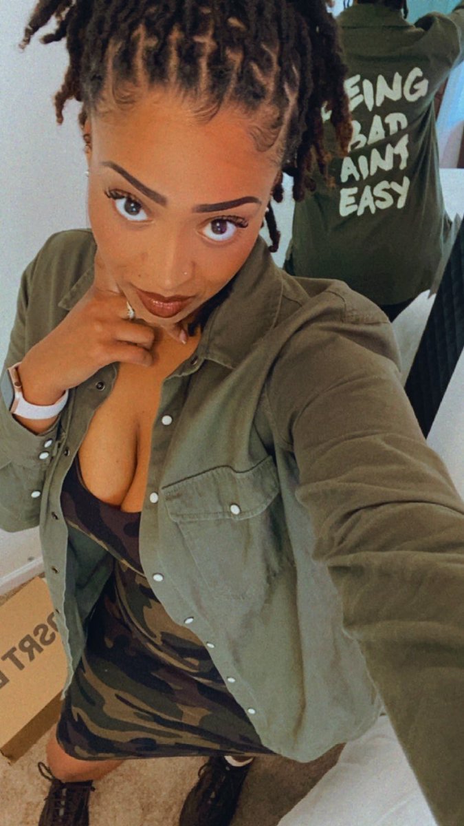 Chabooboo3's tweet photo. She’s not one of them. #fallshit #fallback #gameDaysIGetToLeaveTheHouse https://t.co/ndh7CQEuY8