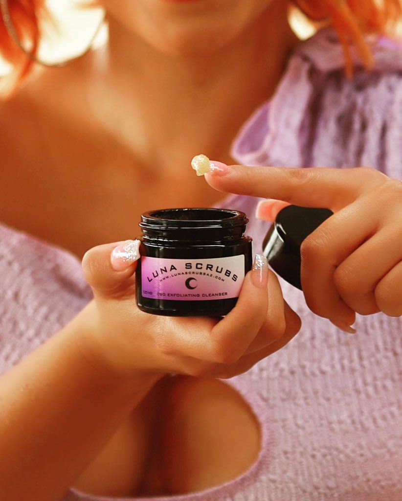 CelenaSantaCruz's tweet photo. Madre started teaching me about #skincare at the age of 12…to #skinvest in #greatproducts …have a daily routine …protect myself from #sundamage … Let @lunascrubsaz get you there w/ the added benefits of #CBD! We gotchu! Our NEW #ExfoliatingCleanser it works like magic! 🪄✨ https://t.co/eAUAWbwanb