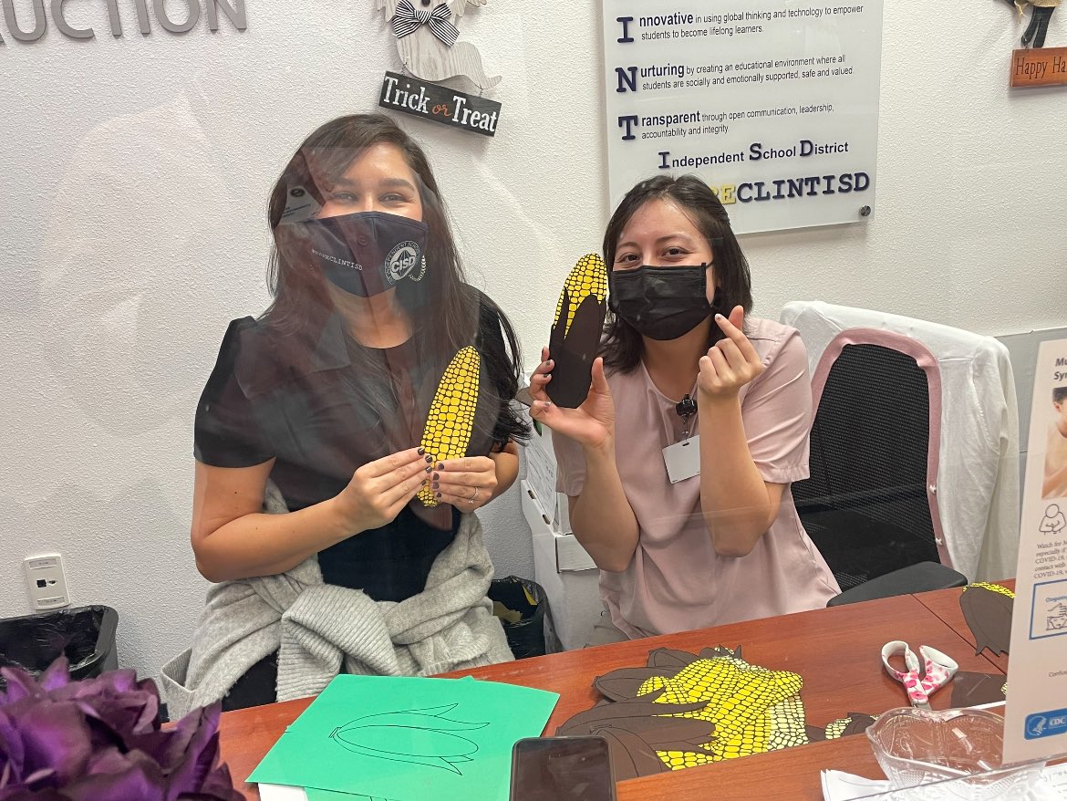 AkeiaOliver's tweet photo. This duo #ChoNJo #JoNCho are the most AWESOME people I’ve ever met! I wouldn’t trade them for the world❤️🌎bc they support my “corny” ideas🤣 @ClintISD #WeAreClintISD @ClintISDJoSo https://t.co/4DpH8N5sfY