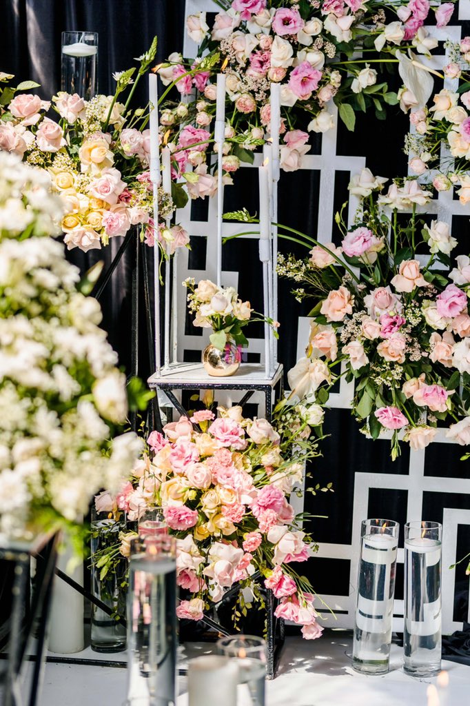 nonoevents's tweet photo. #DignifiedSendOff #RIP
Condolences to @somizi & the family
#FuneralService #FuneralServiceSetup
#FuneralServiceDeco #FuneralCeremony
#GlassMarquee #Black&WhiteTheme
#Candles #Flowers #Deco
#NonoEvents https://t.co/9BXir622AF
