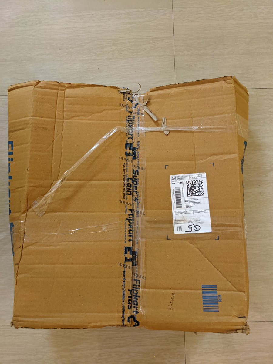 rnbalaji's tweet photo. FLIPKART delivering wrong products on Big billion sale. I Ordered Mi Robot Vacuum-Mop P, but received a wall clock. Thier support is pathetic had been following up with Flipkart since the delivery. My hard earned money 16999 is in stake. @Flipkart @geekyranjit @C4ETech https://t.co/HGCjtBS18A