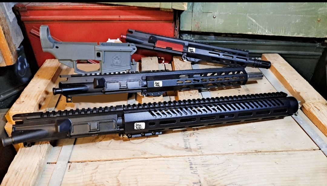 EPArmory's tweet photo. Got .300BLACKOUT uppers and kits available at https://t.co/HvJL3KIdcU make it a fun build #eparmory #buildagun #buildit #build #gunsmatter #300blackout #freedom #therighttobarearms #wethepeople #1776foreverfree #2AFORLIFE #texas #amaerica #fjb #trumpmemes #gunmemes #gungroup https://t.co/cbDnHZ7rUe