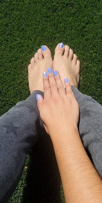 Did my nail today!! ???

#gay #feet #femboyfeet #femboy https://t.co/g9zDJ67uBY