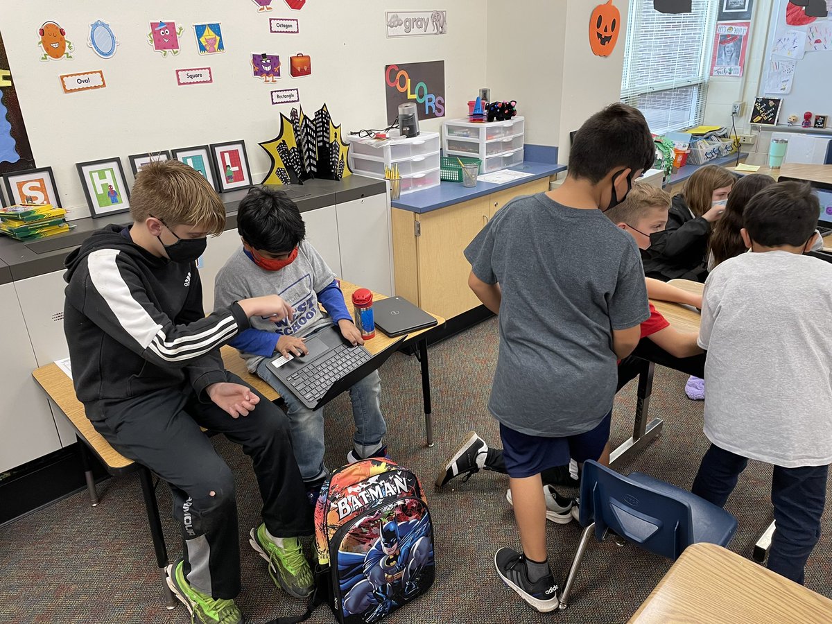 shallD47's tweet photo. We did a little tech buddies today learning how to click and drag on chrome books. The kindys didn’t give up and the 5th graders were so encouraging and great teachers! #buddies https://t.co/6nQQJ4WxYT
