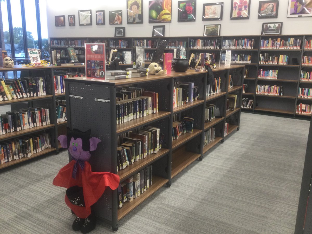 DrWardEPCHS's tweet photo. ⁦@epchslrc⁩ ⁦@Epchs231⁩ I am so lucky to have a co-worker who knows how to set up cool book displays! https://t.co/13Pxep4pyK