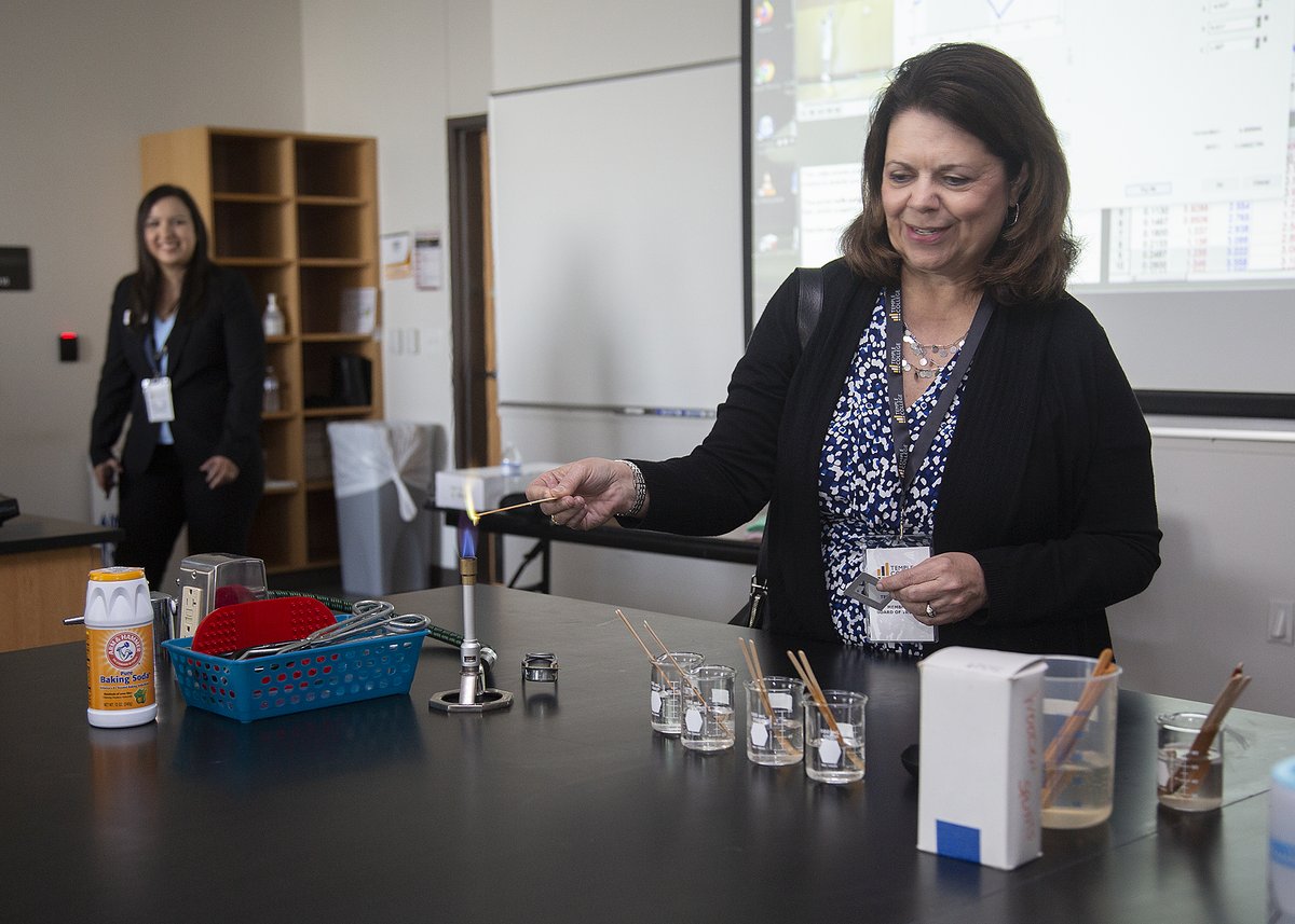 TC_Found's tweet image. This week we held a special event for the donors who funded our new @TBI_Program in Hutto. The donors got to meet the students who are participating in the program and even try their hand at some #chemistry experiments!