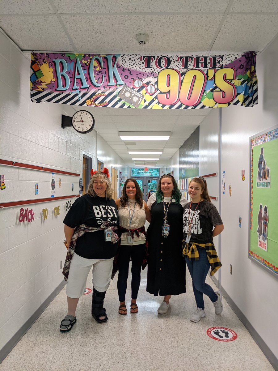 AmandaMcCurdy26's tweet photo. The Teachers Rock Our School!!
#rockyourschool
#enterpriserockets
@getyourteachon https://t.co/4dRBbPC460