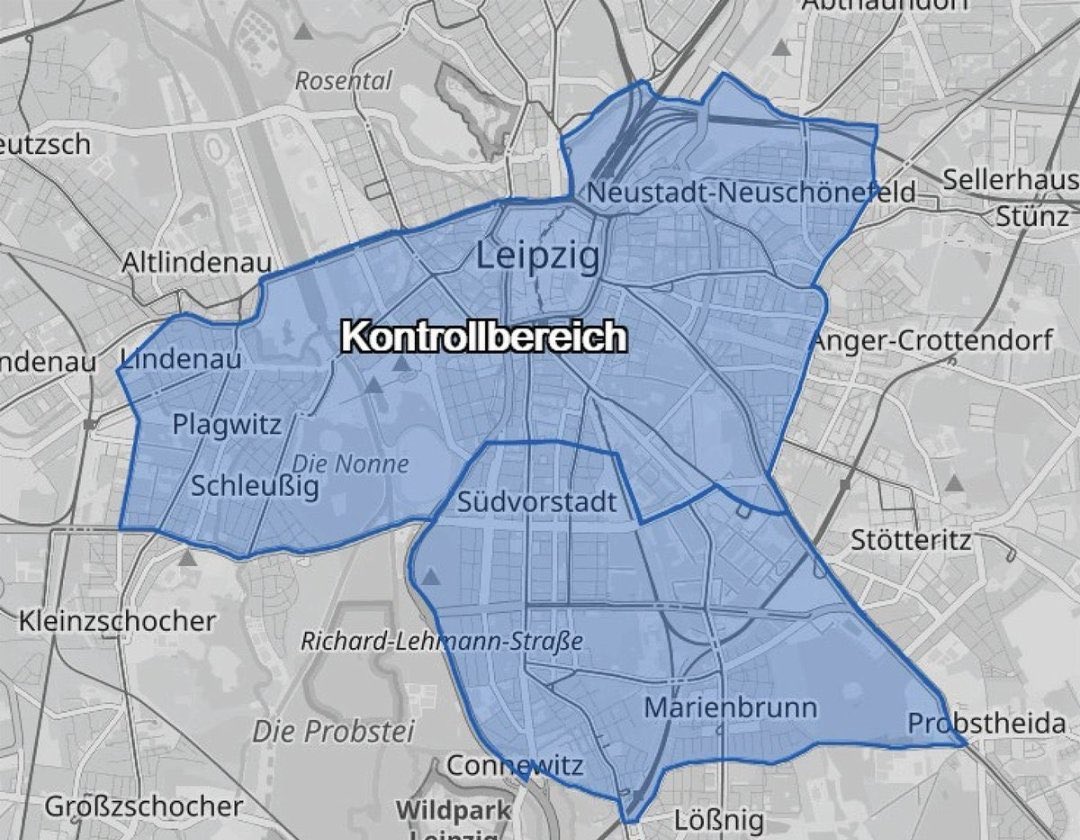 Le2310_'s tweet photo. Die Cops lassen weiter eskalieren und haben ein Kontrollgebiet eingerichtet, das von Freitag 20 Uhr bis Sonntag um 4 Uhr gilt!

#le2310 https://t.co/RHQDLXacHM