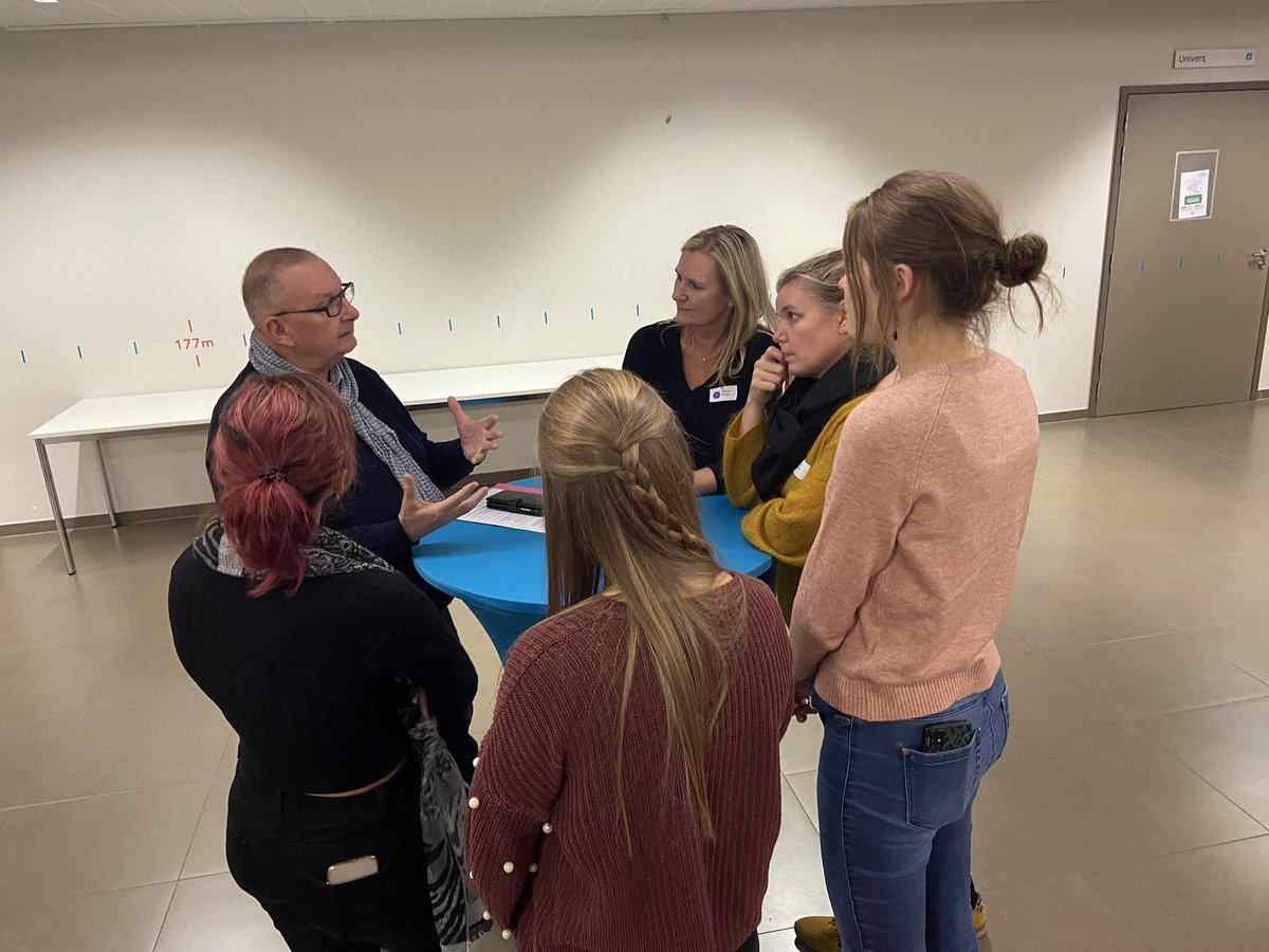 KoenBossche's tweet image. Boeiende avond ‘Verpleegkundig Leiderschap’ met onze fijne studenten verpleegkunde uit fase 4 van Thomas More Turnhout. Samen met inspirerende leiders… @ThomasMoreBE @NVKVVnetwerkVPK @Zorgambassadeur @AUVBUGIBAKVB @VLHORA_nieuws