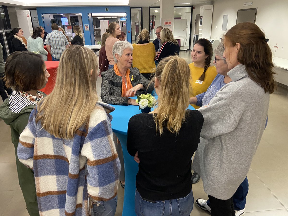 KoenBossche's tweet image. Boeiende avond ‘Verpleegkundig Leiderschap’ met onze fijne studenten verpleegkunde uit fase 4 van Thomas More Turnhout. Samen met inspirerende leiders… @ThomasMoreBE @NVKVVnetwerkVPK @Zorgambassadeur @AUVBUGIBAKVB @VLHORA_nieuws