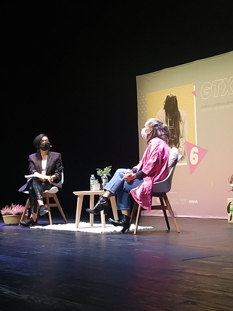 Getxo_Express's tweet photo. Mahai-ingurua daukagu orain. Esa hora del coloquio posterior a NORA con su directora, Lara Izagirre 🤩

#GTXPro #GetxoExpress2021 #Getxo https://t.co/Lyn6lS144M